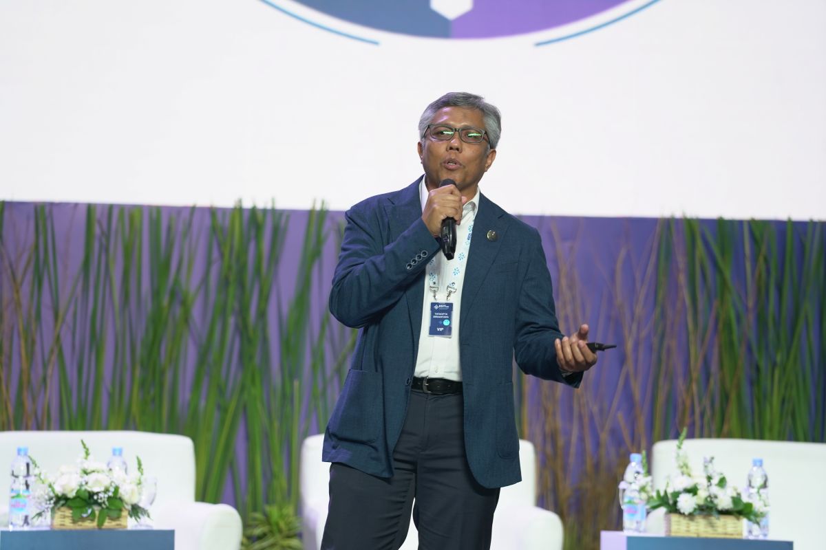 Rektor ITB Jadi Pembicara Energi STEM Energi Frontier Sciences pada KSTI 2025