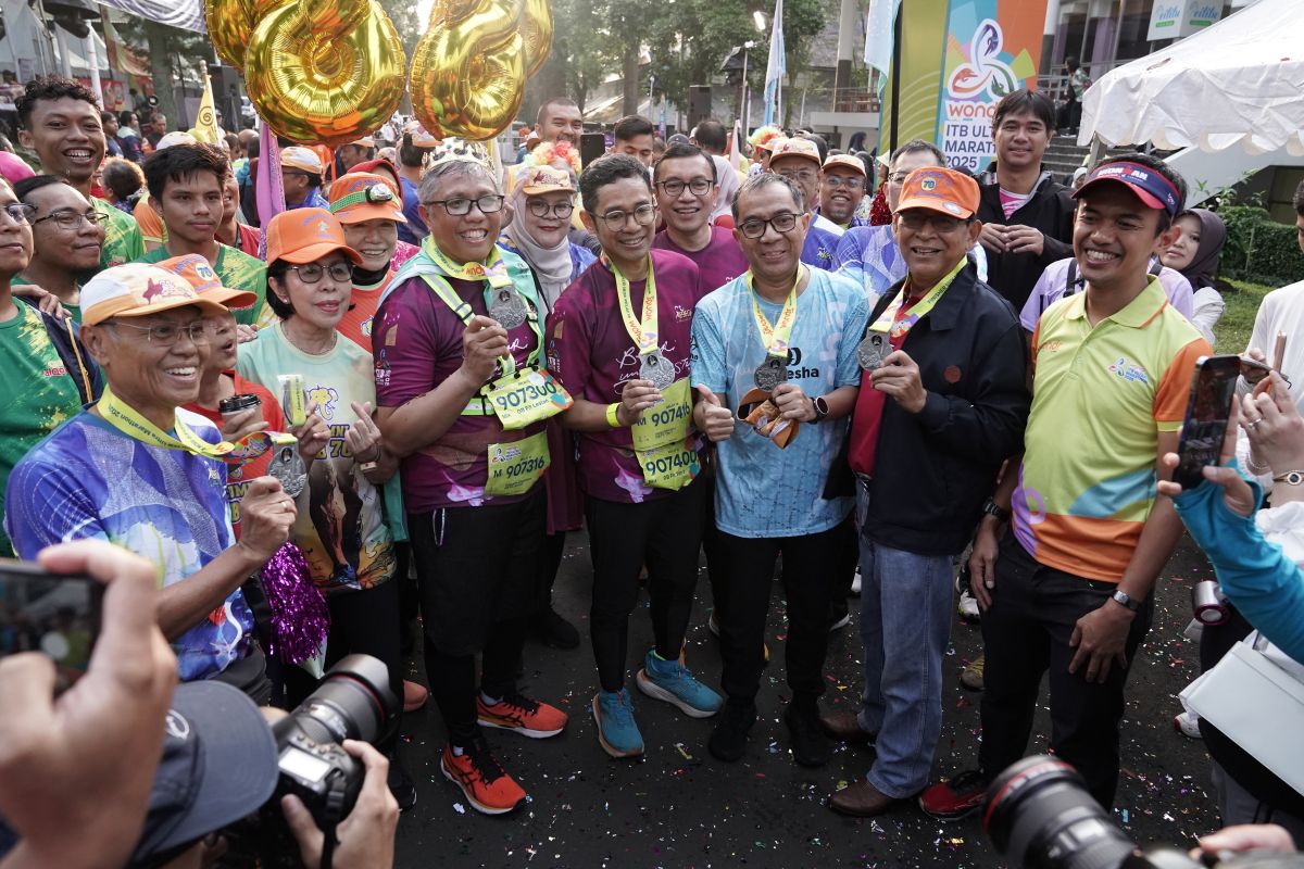 Mendiktisaintek dan Rektor Ikuti wondr ITB Ultra Marathon 2025