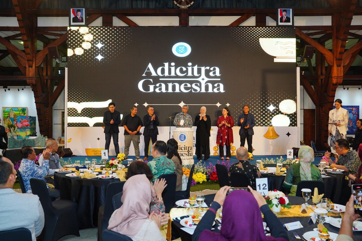 Rektor Tutup Pameran Adicitra Ganesha