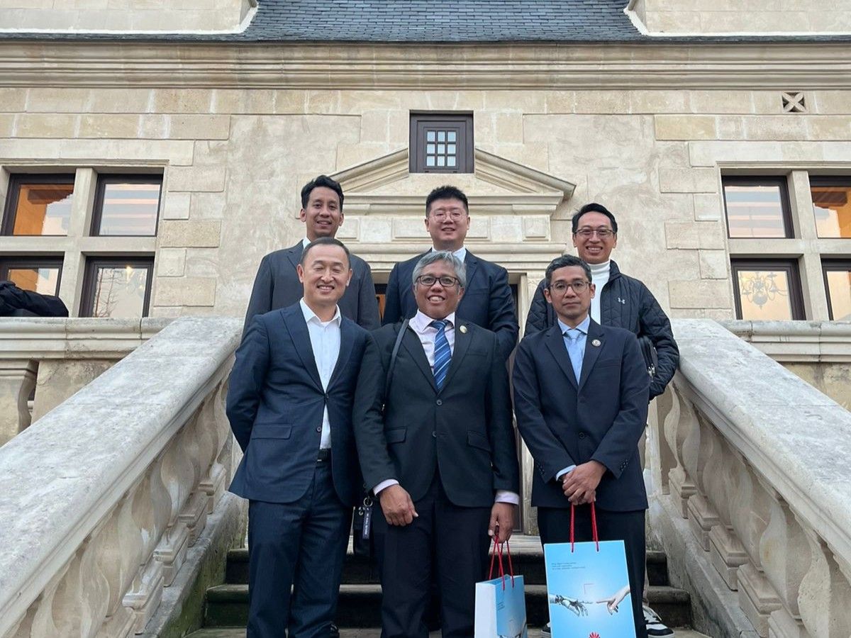 Rektor ITB Bahas Potensi Kerja Sama Pendirian Pusat AI dengan Huawei Headquarters
