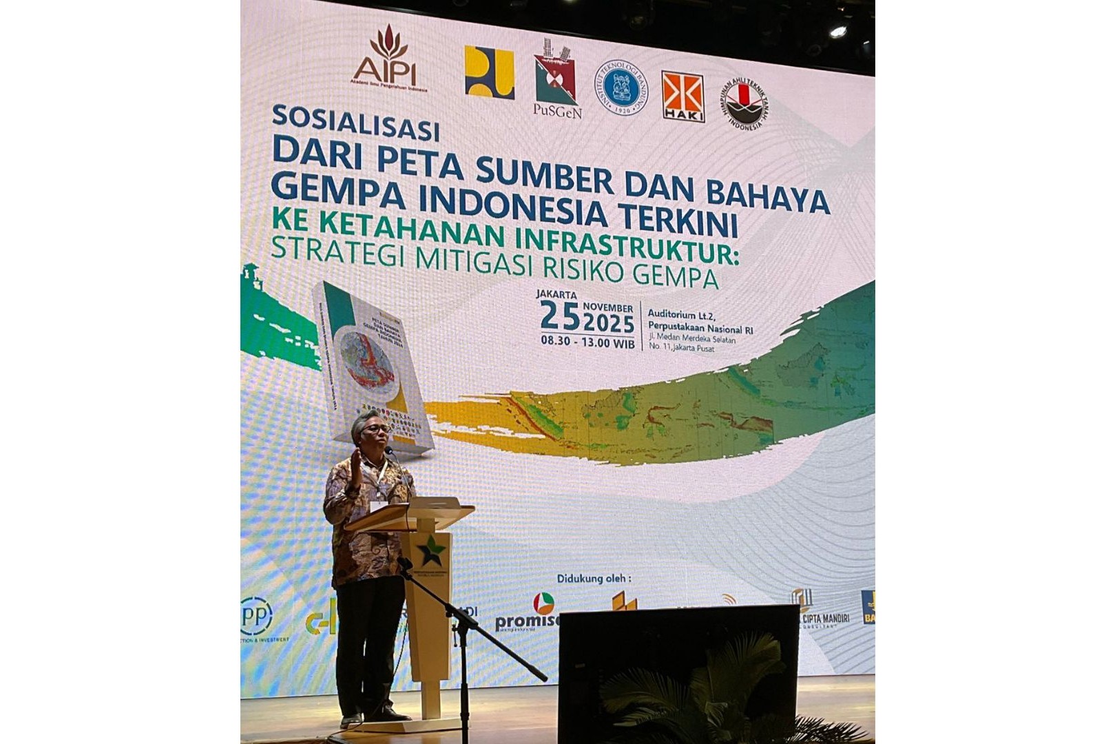 Rektor Hadiri Seminar Nasional Peta Sumber dan Bahaya Gempa Indonesia