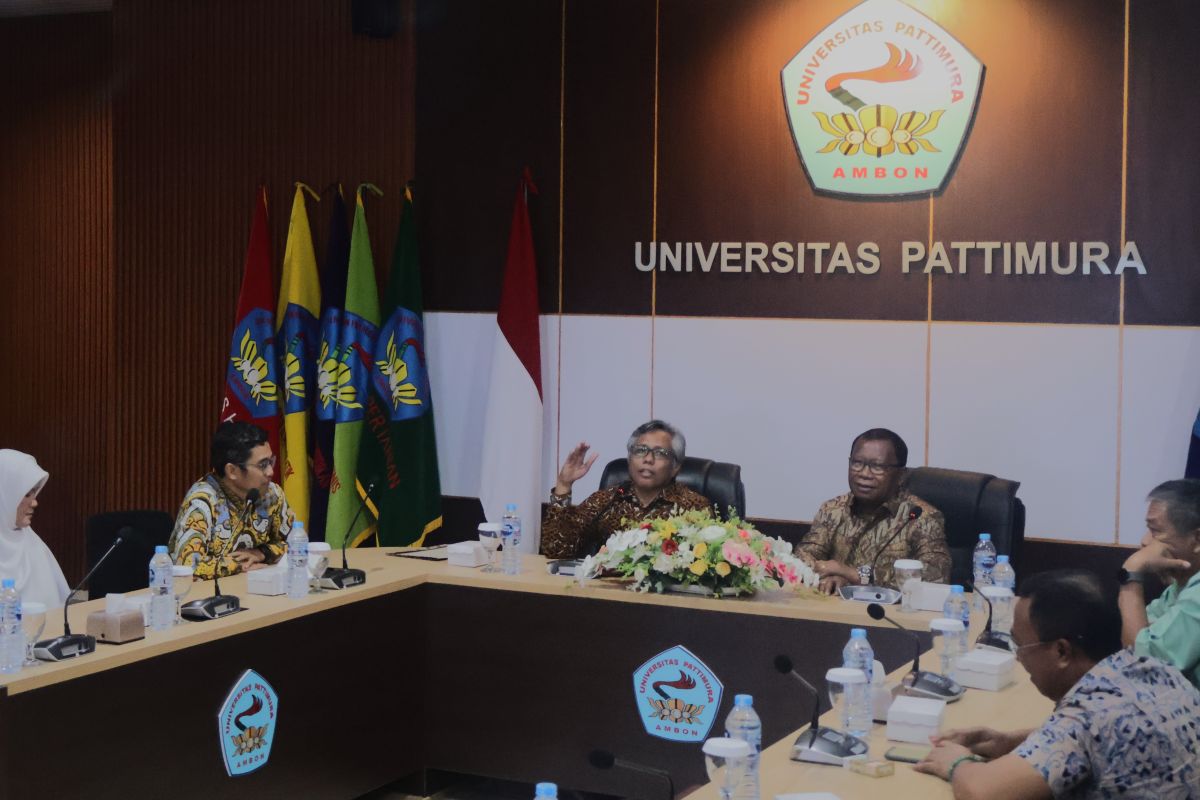 Rektor ITB Bersilaturahmi dengan Rektor Unpatti Ambon dan Beri Kuliah Umum ke Mahasiswa