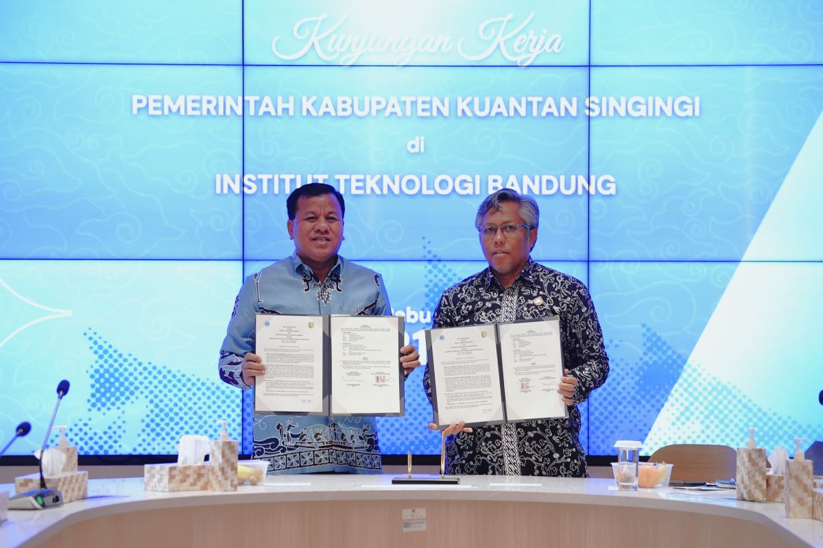 Rektor Tandatangani Nota Kesepahaman ITB dan Pemkab Kuantan Singingi, Siapkan SDM Unggul untuk Pembangunan Daerah