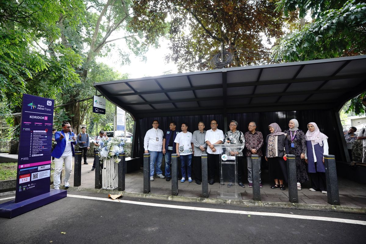 Rektor ITB dan Kadishub Jabar Resmikan Penggunaan Halte ITB Ganesa A dan B, Kolaborasi Sediakan Transportasi Publik Inklusif