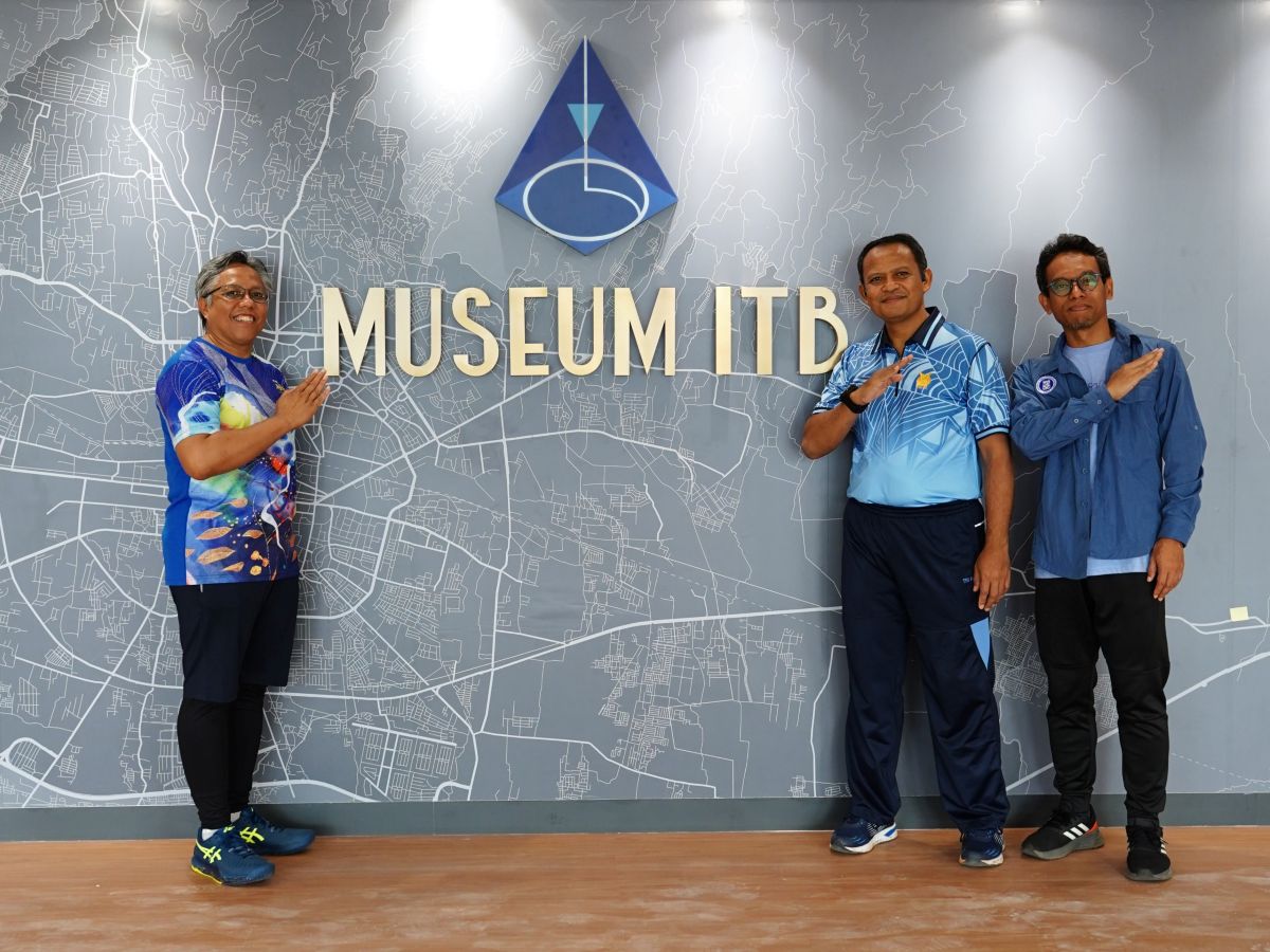 Rektor dan Danladud Husein Sastranegara Tinjau Museum ITB