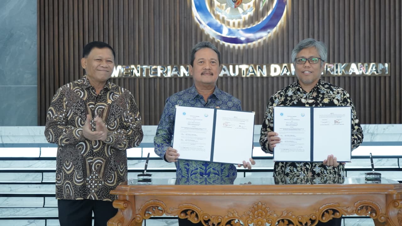 Rektor ITB dan Menteri KKP Tandatangani Nota Kesepahaman Sinergi Program Kelautan dan Perikanan Berbasis Ekonomi Biru