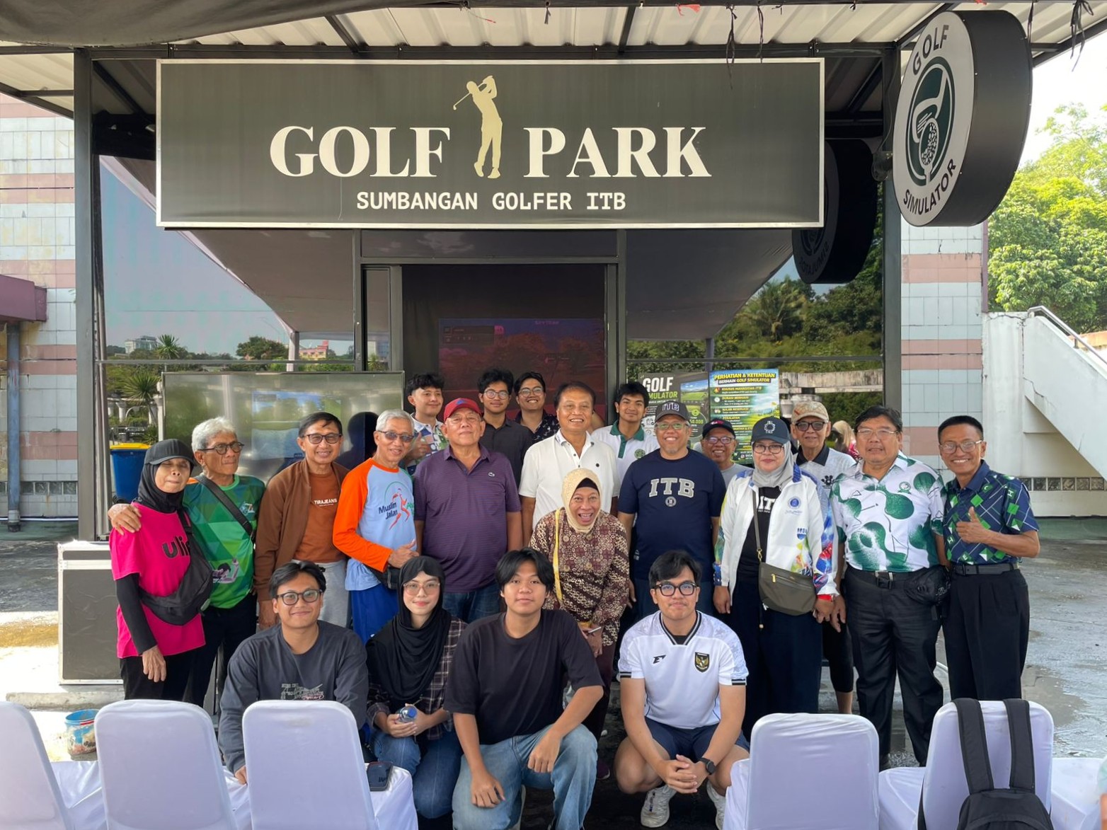 Rektor Hadiri Final Pertandingan Golf Simulator Mahasiswa Pertama di Sasana Golf Ganesha ITB