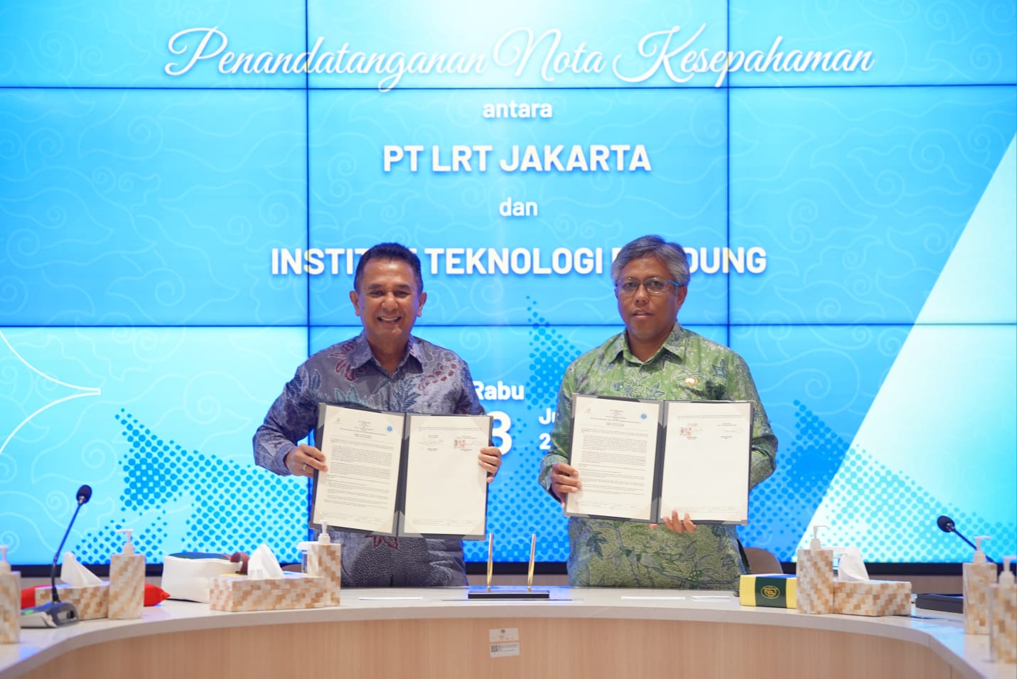 Rektor Tandatangani Nota Kesepahaman ITB dan PT LRT Jakarta, Kolaborasi Kembangkan Sistem Transportasi Publik
