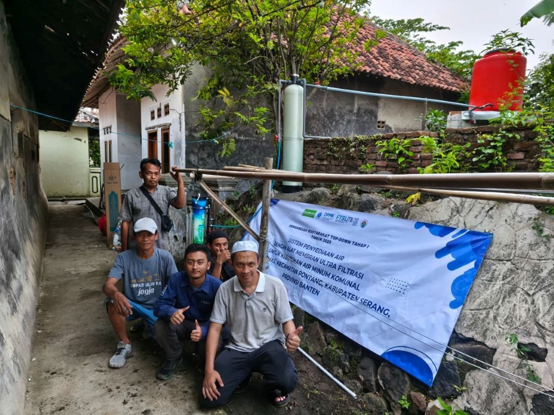 tim-pengabdian-masyarakat-itb-sediakan-air-minum-komunal-di-desa-domas-dengan-terapkan-teknologi-membran-ultrafiltrasi