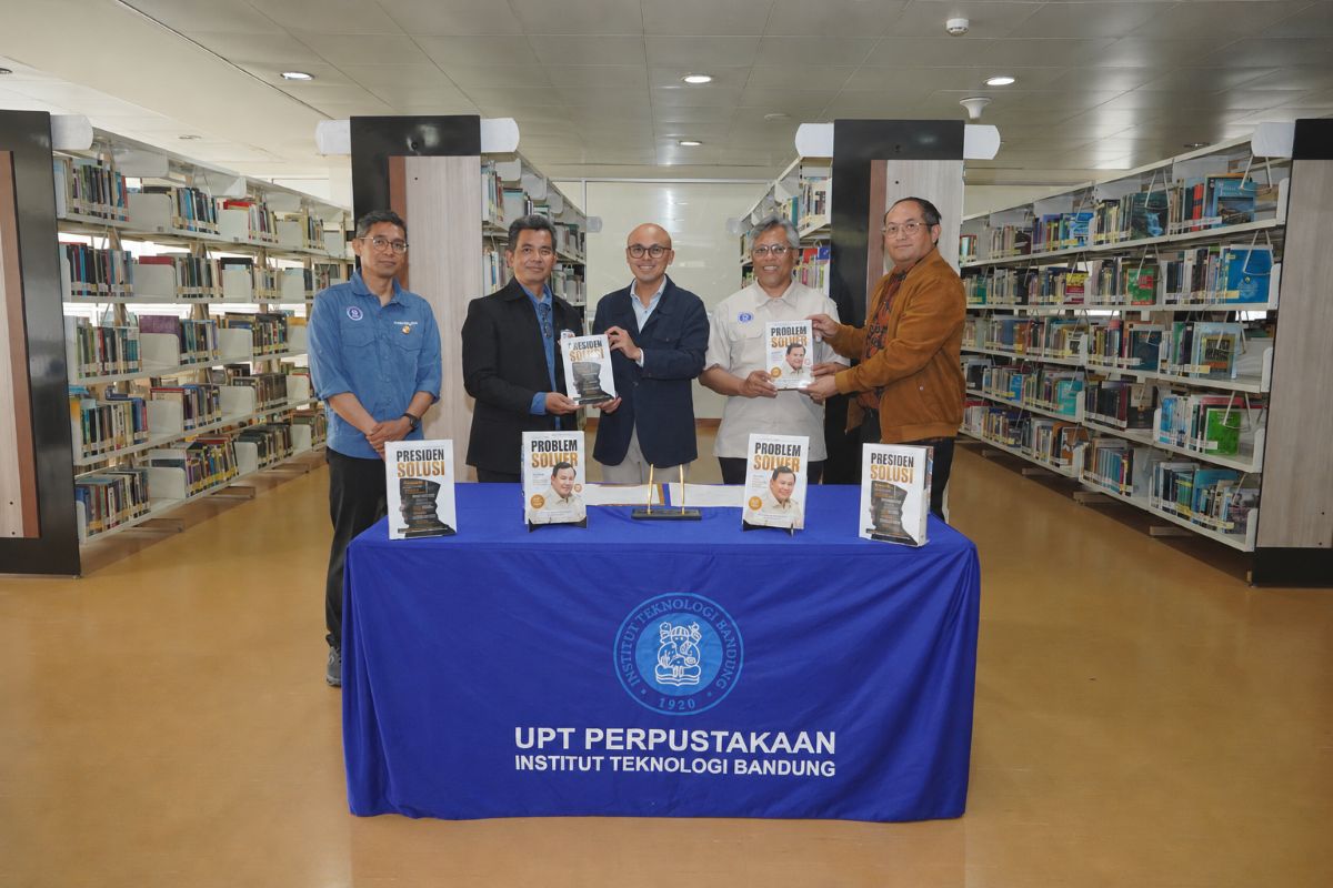 perpustakaan-itb-terima-hibah-buku-buku-kepemimpinan-presiden-ri