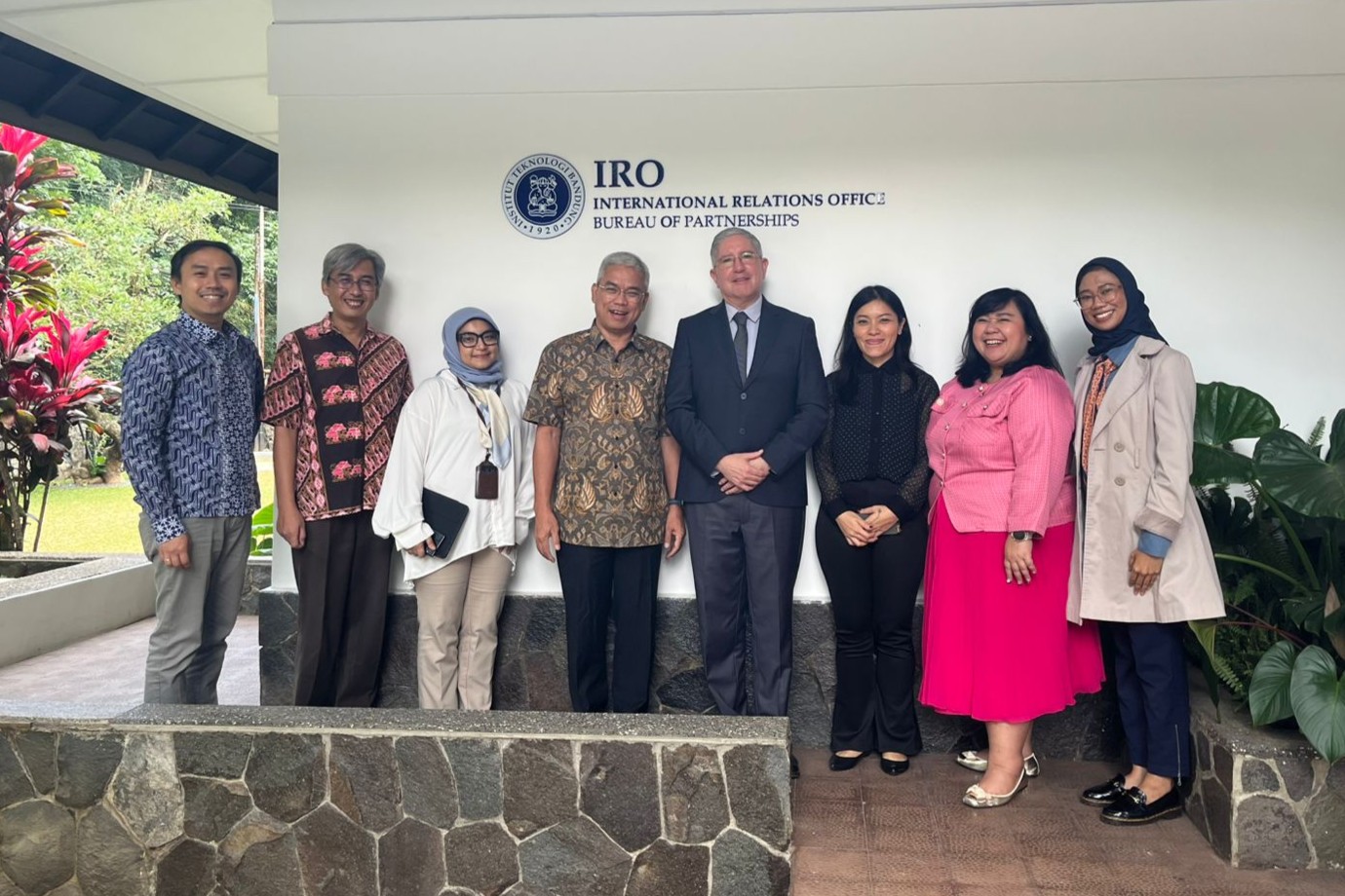 duta-besar-ekuador-kunjungi-international-relations-office-iro-itb