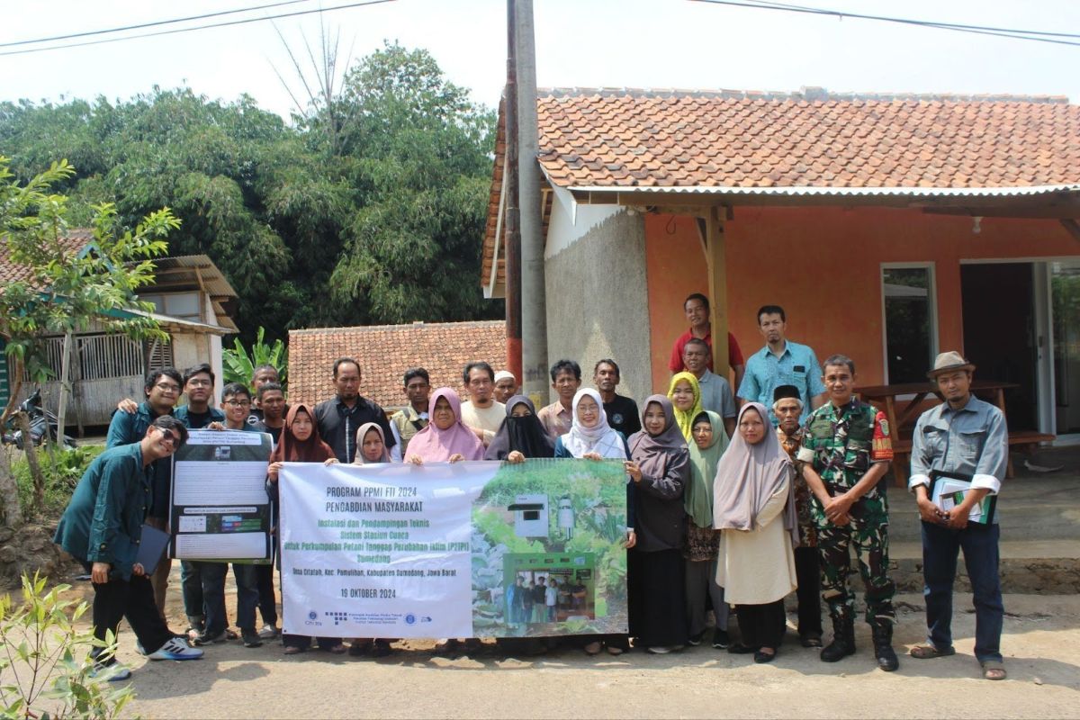 pengabdian-masyarakat-itb-instalasi-dan-pendampingan-teknis-sistem-stasiun-cuaca-untuk-p2tpi-sumedang