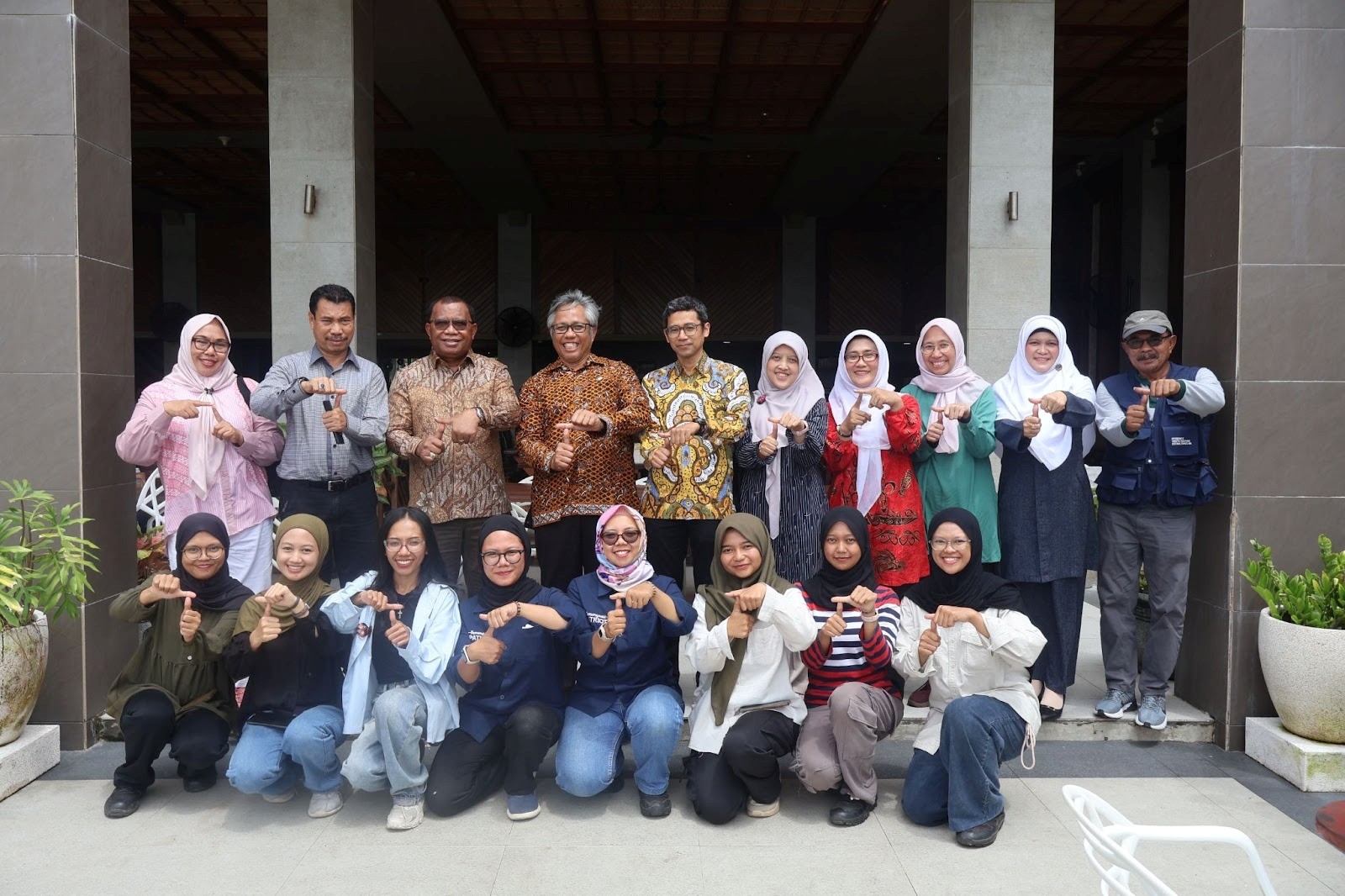 itb-perkuat-jejaring-pendidikan-dan-riset-di-maluku-melalui-kunjungan-kerja-rektor-ke-ambon