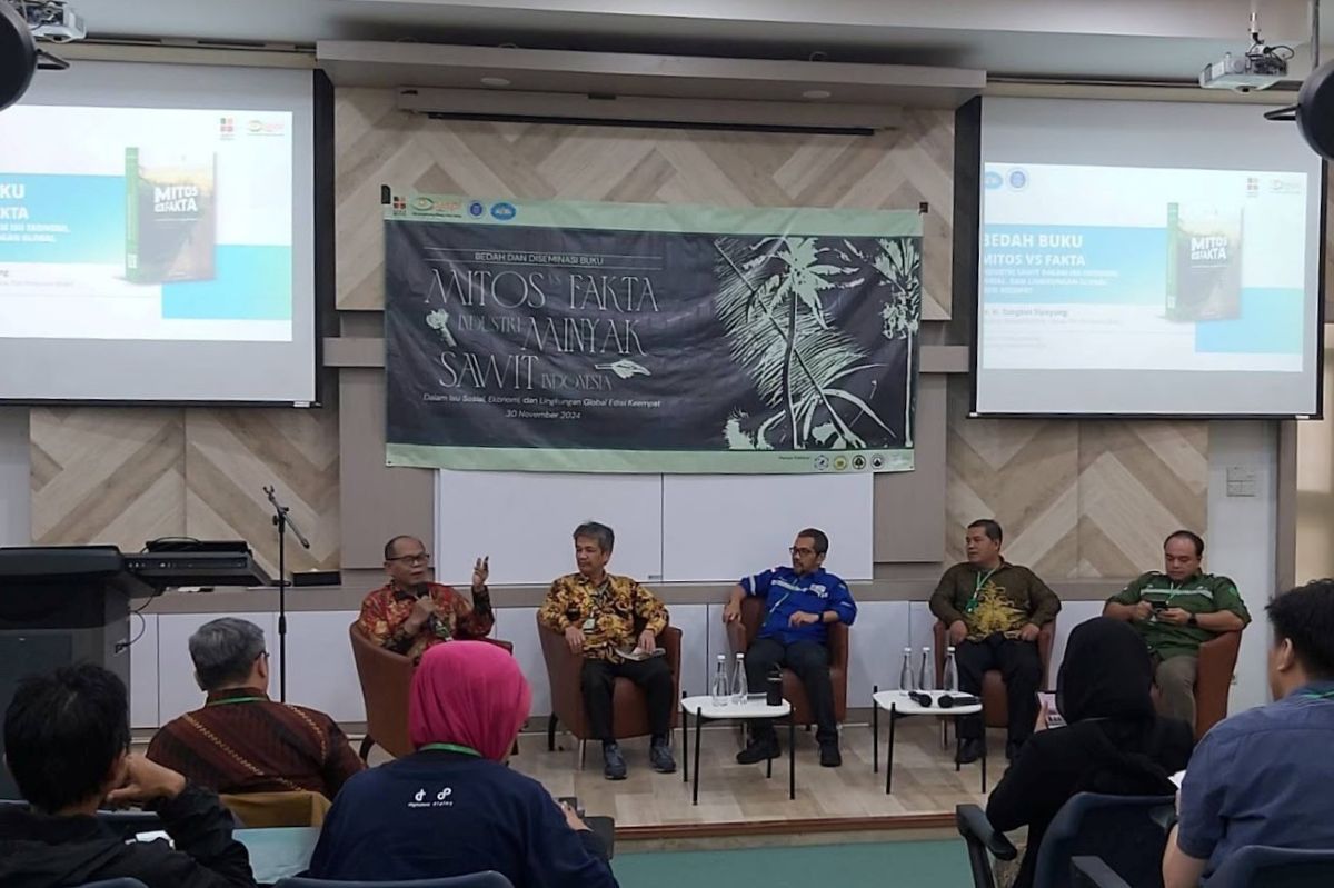 seminar-bedah-dan-diseminasi-buku-mitos-vs-fakta-industri-minyak-sawit-indonesia-kupas-tuntas-stigma-masyarakat-terhadap-minyak-sawit