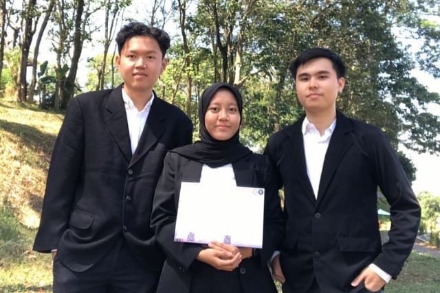 3 Mahasiswa Prodi Rekayasa Hayati ITB Juara 2 International Agroindustry Competition IPBFOA