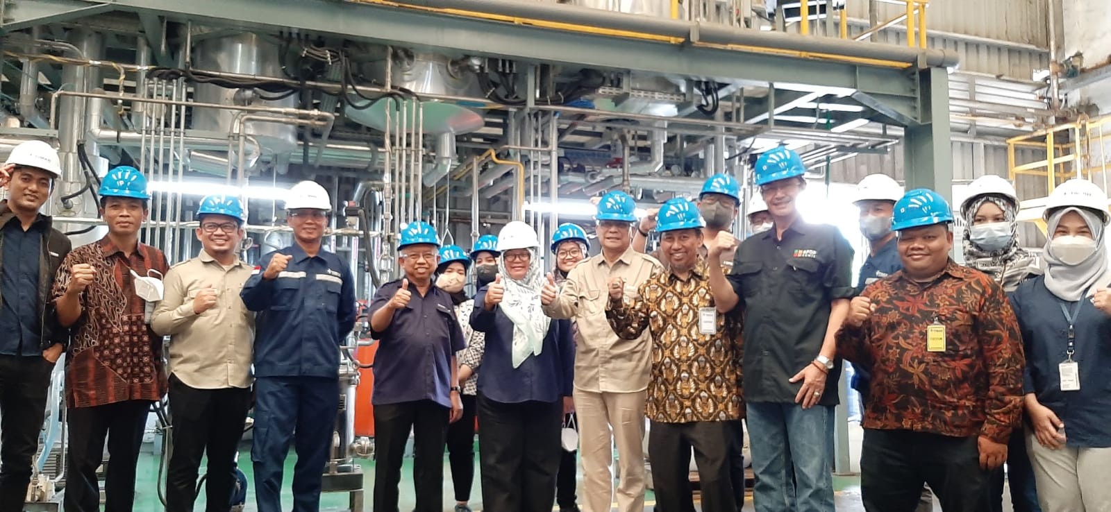 itb-lecturer-dr-i-dewa-gede-arsa-putrawan-wins-gold-award-at-anugerah-diktisaintek-2025-through-sustainable-chemical-research-commercialization-innovation