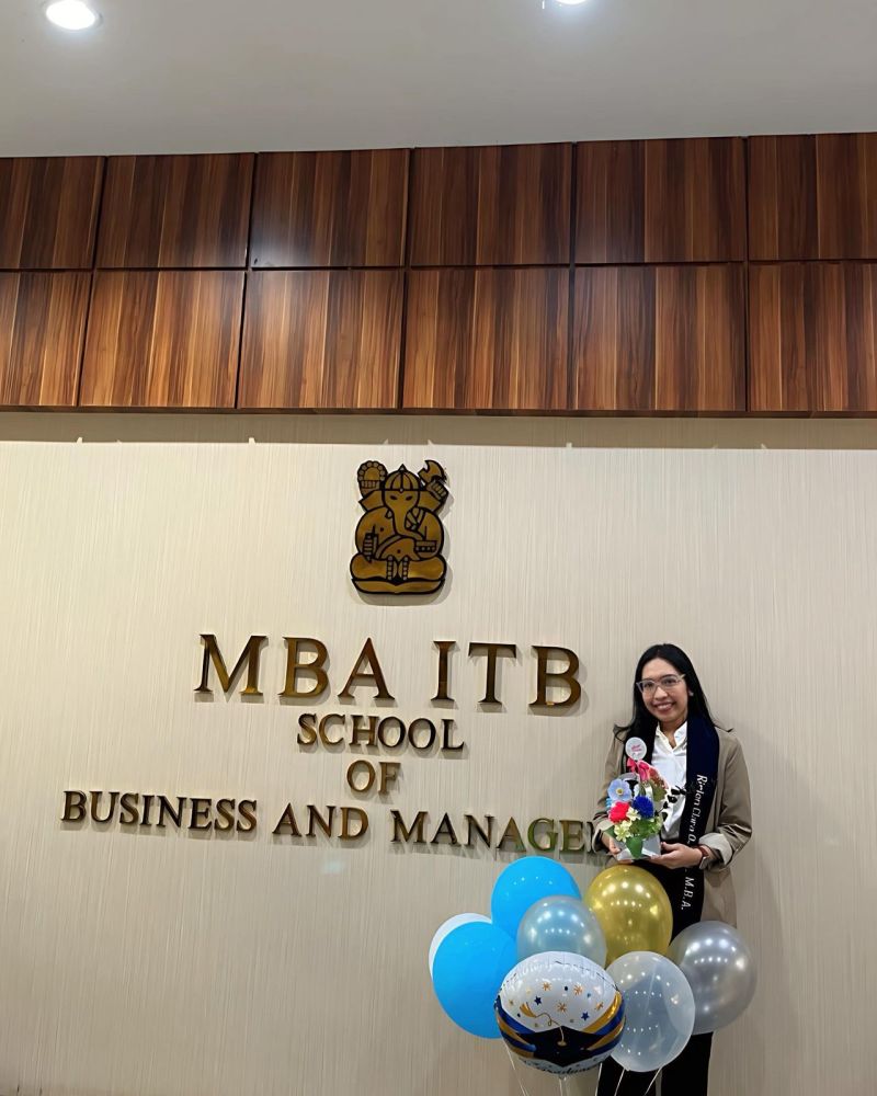 dua-wisudawan-sbm-itb-raih-ipk-40-dan-publikasi-di-jurnal-internasional