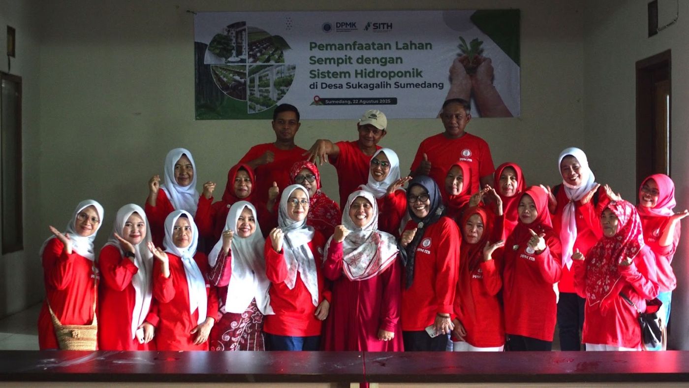 bountiful-harvests-in-limited-spaces-sith-itb-trains-sukagalih-residents-in-hydroponic-farming