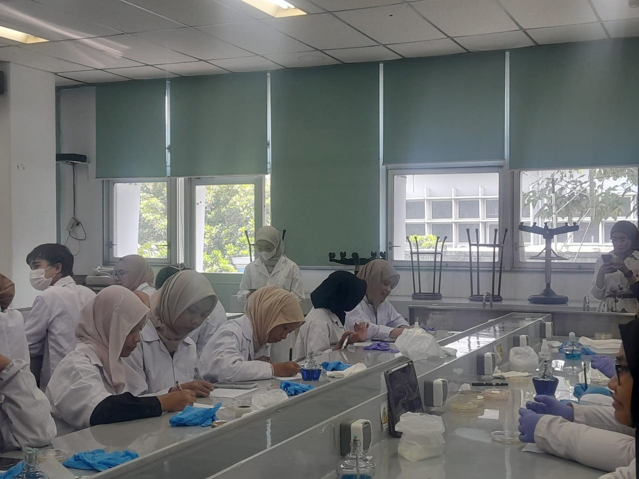 workshop-petri-dish-art-itb-paduan-sains-dan-seni-menjadi-karya-kreatif