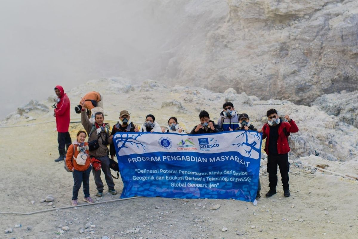 itbs-cross-disciplinary-team-maps-water-contamination-potential-in-ijen-area-and-conducts-technology-based-education-for-the-community