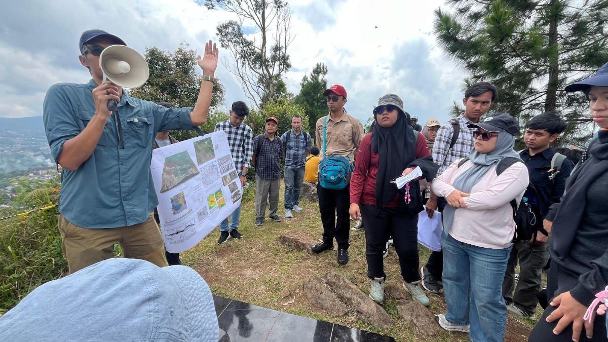 mahasiswa-pascasarjana-itb-dalami-dinamika-sesar-lembang-bersama-dr-astyka-pamumpuni
