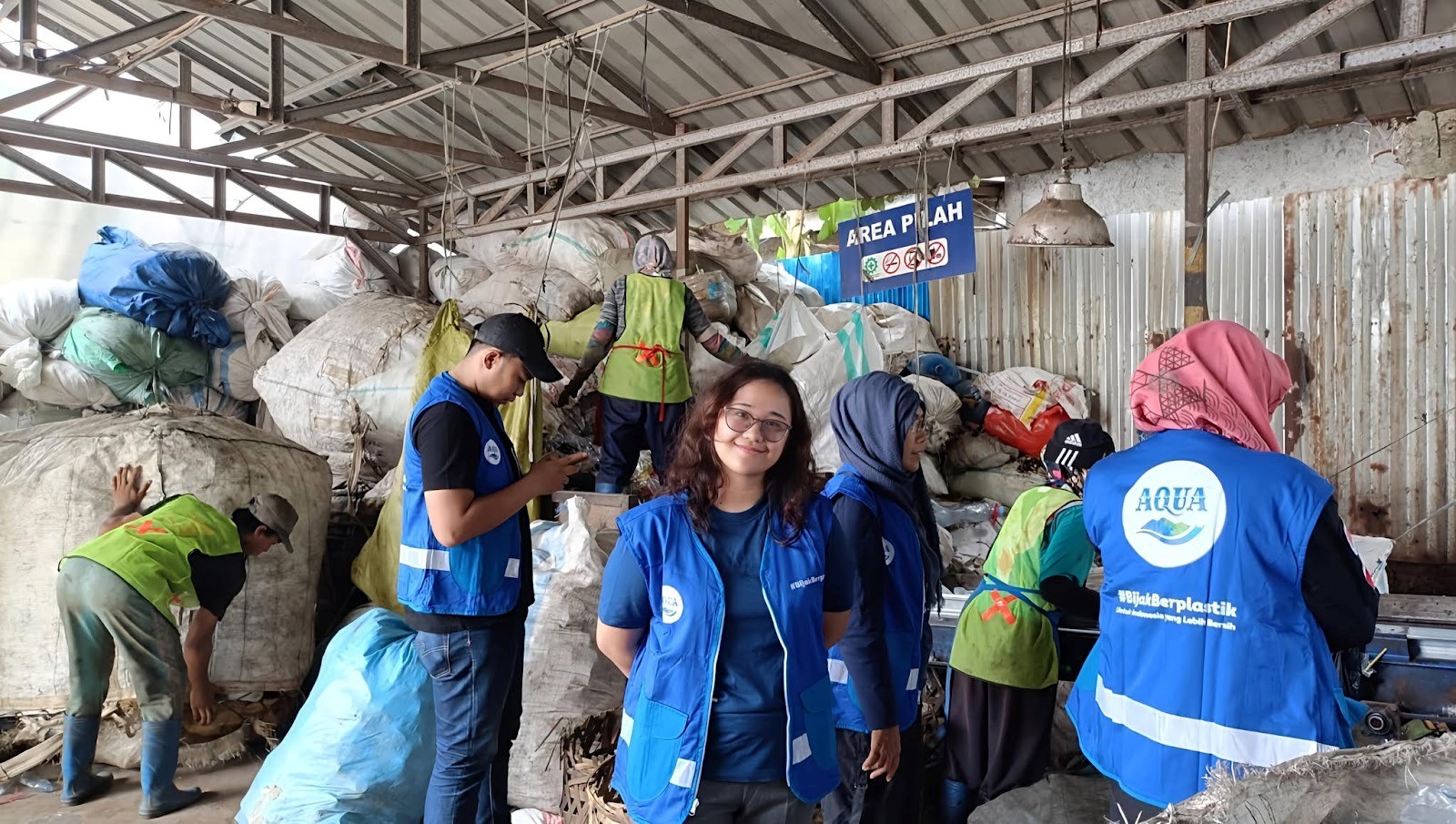 ellana-givena-kerrysa-wisudawan-s1-itb-peraih-ipk-tertinggi-yang-aktif-berorganisasi