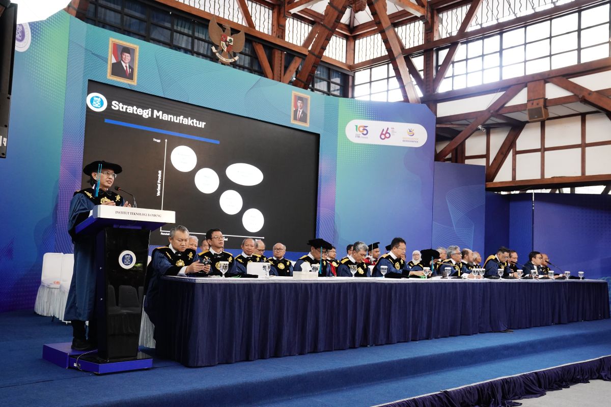 orasi-ilmiah-prof-anas-maruf-soroti-transformasi-otomasi-sistem-produksi-melalui-integrasi-teknologi-lunak-keras-dan-siber-fisik