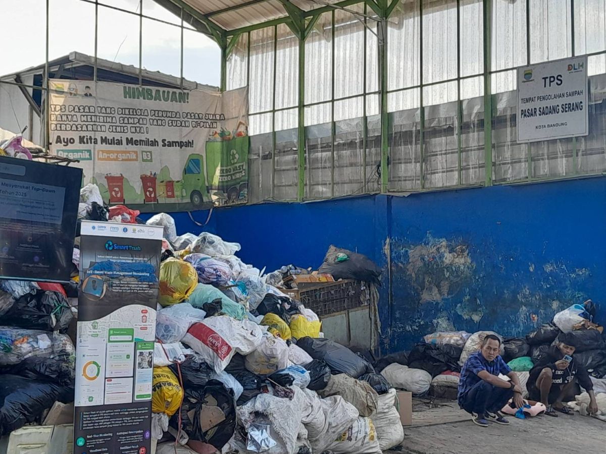 smart-trash-iot-enhances-the-efficiency-of-waste-management-in-bandung-through-real-time-monitoring-and-mobile-applications