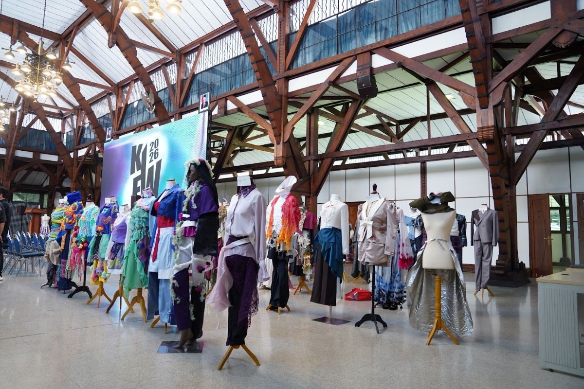 kifw-2026-mahasiswa-kriya-itb-terjemahkan-ramalan-masa-depan-lewat-150-karya-fesyen-dan-kriya