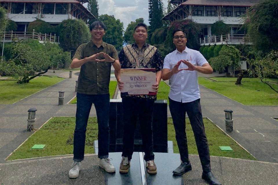 ubah-tantangan-emisi-jadi-peluang-tim-mahasiswa-itb-juara-1-kompetisi-paper-dan-poster-internasional
