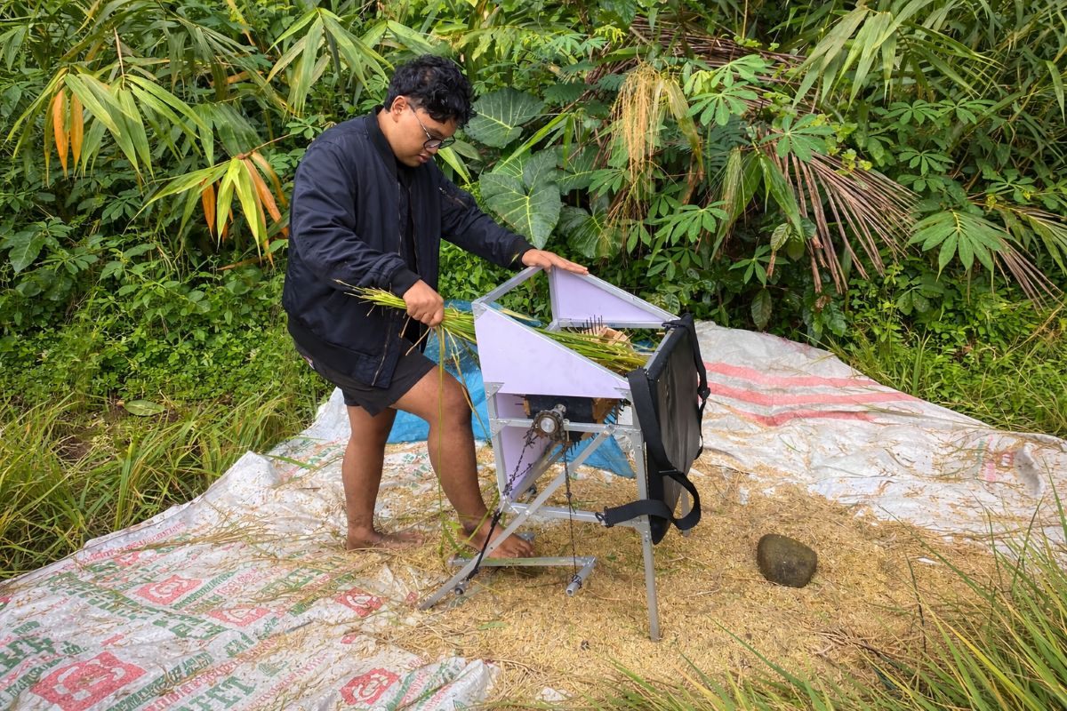 hmm-itb-dan-himarekta-agrapana-hadirkan-inovasi-perontok-padi-dan-pertanian-berkelanjutan-di-cianjur-selatan