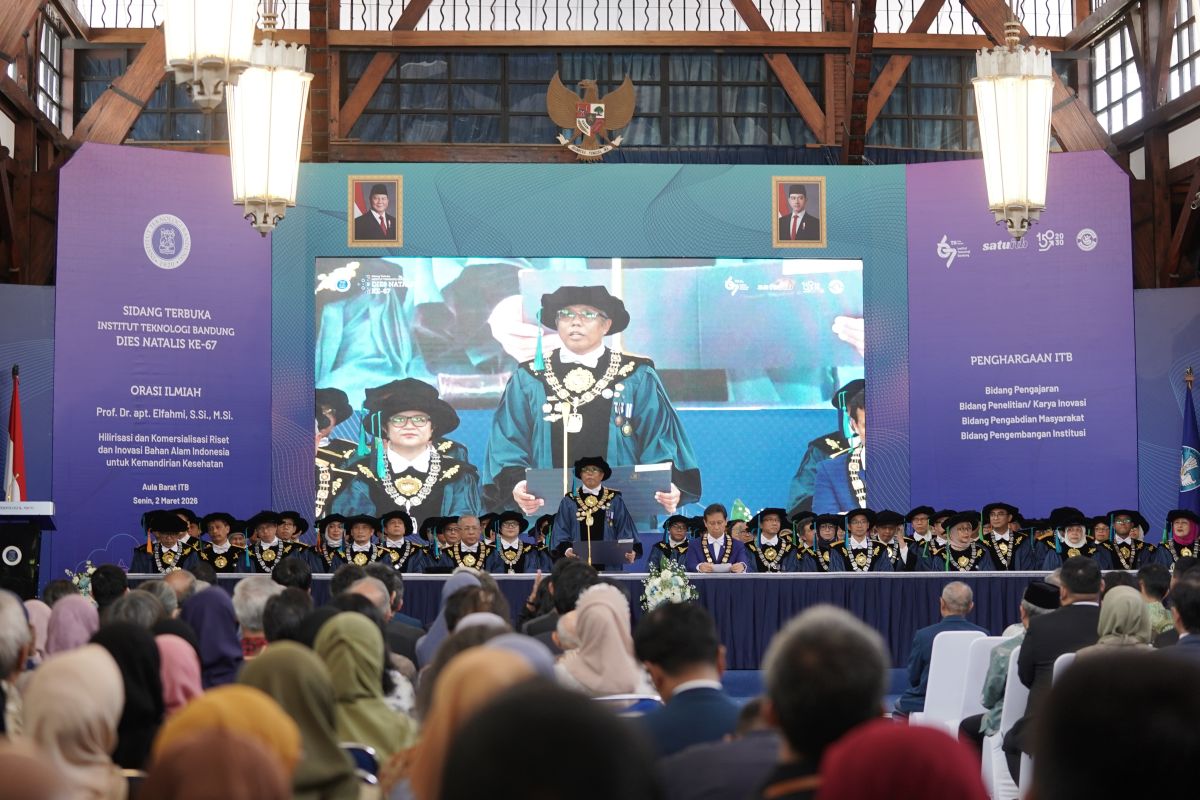 sidang-terbuka-dies-natalis-ke-67-itb-perkuat-riset-berdampak-dan-hilirisasi-bahan-alam-untuk-kemandirian-kesehatan