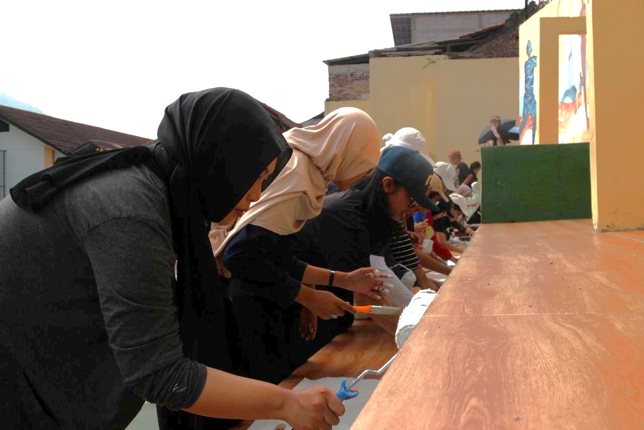 sappk-itb-students-of-the-class-of-2025-hold-environmental-education-and-mural-program-with-students-of-sma-negeri-jatinangor