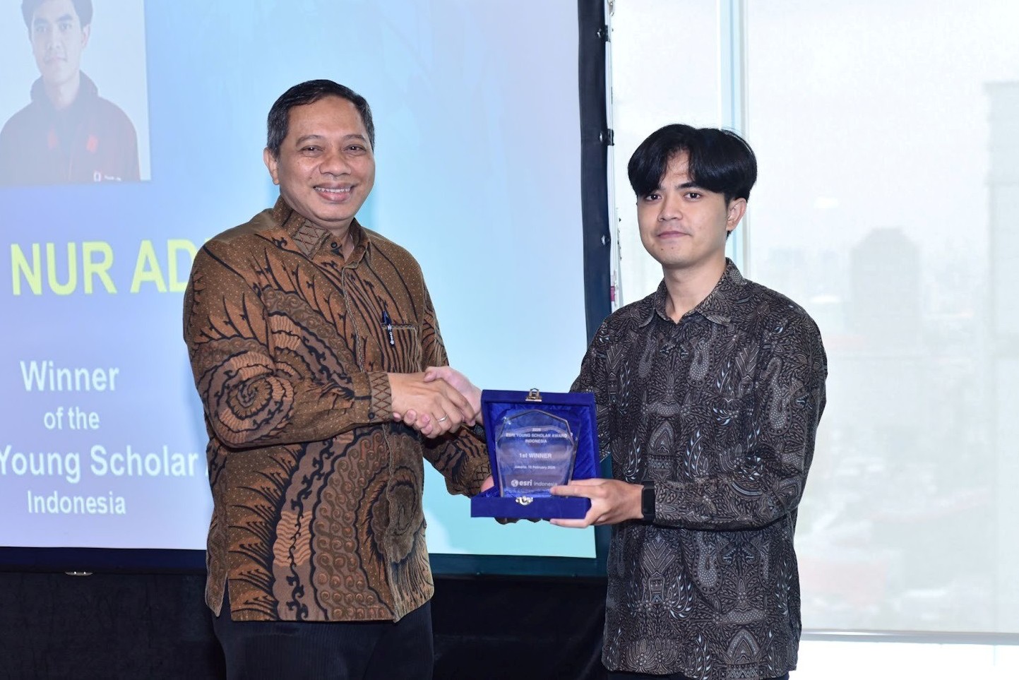 mahasiswa-pwk-itb-teliti-kenaikan-suhu-perkotaan-di-cekungan-bandung-raih-juara-1-nasional-esri-young-scholar-award-indonesia-2026
