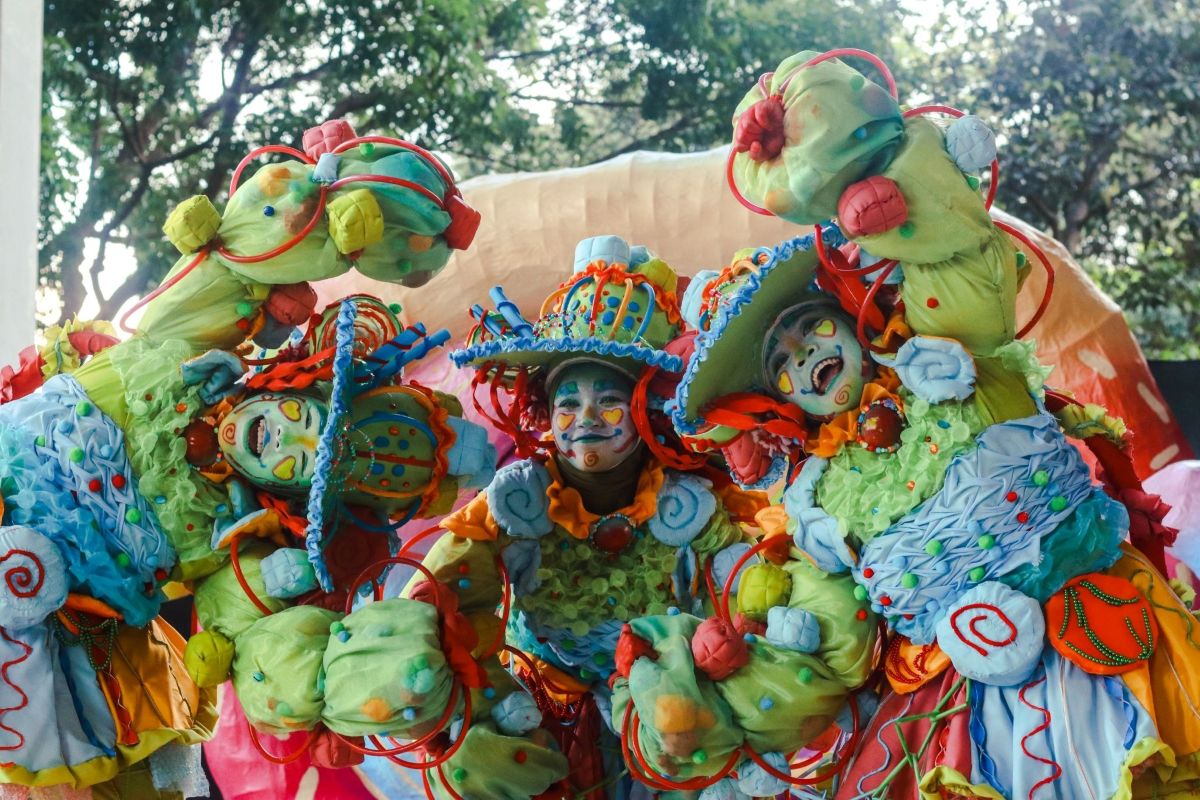 meriah-dan-penuh-warna-pasar-ria-gala-gula-jadi-panggung-kreativitas-mahasiswa-tpb-fsrd-itb-2025