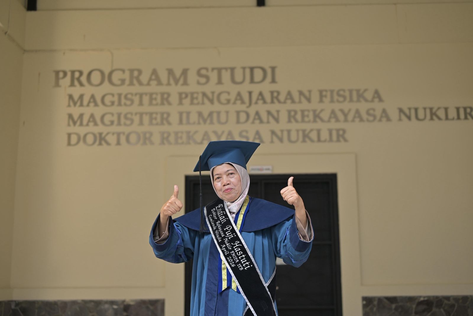 oldest-doctoral-graduate-of-itb-april-2026-endiah-puji-hastuti-proves-that-the-spirit-of-learning-knows-no-age