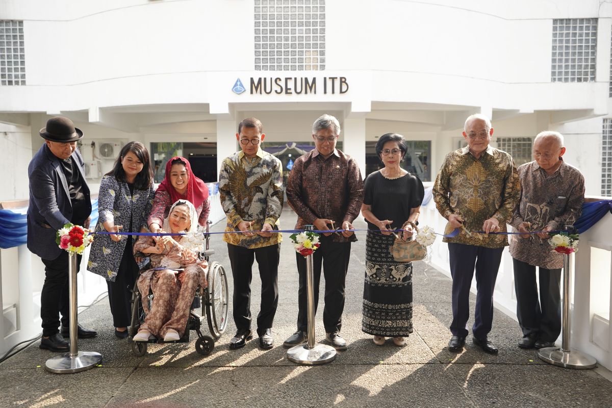 menteri-kebudayaan-fadli-zon-resmikan-museum-itb-hadirkan-ruang-pembelajaran-sejarah-sains-teknologi-dan-inovasi