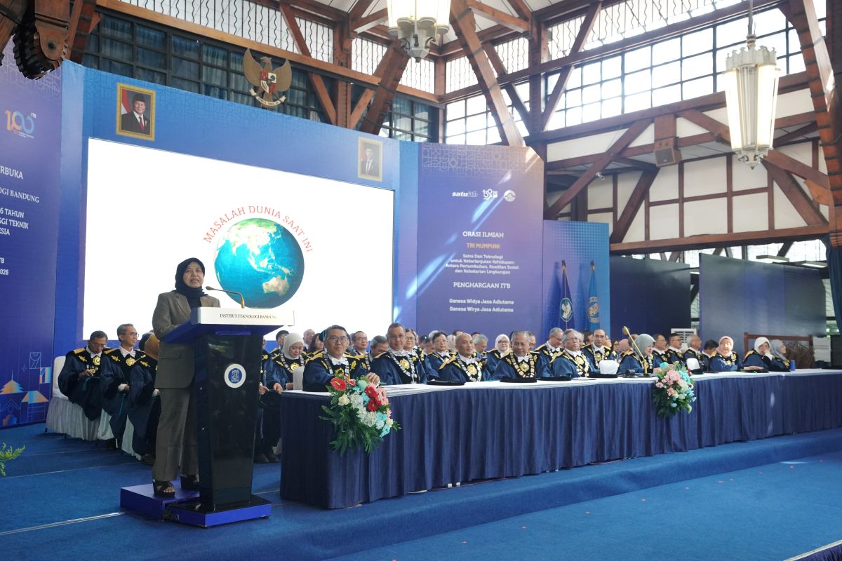 tri-mumpuni-soroti-sains-teknologi-dan-kesadaran-kemanusiaan-dalam-orasi-ilmiah-peringatan-106-tahun-ptti