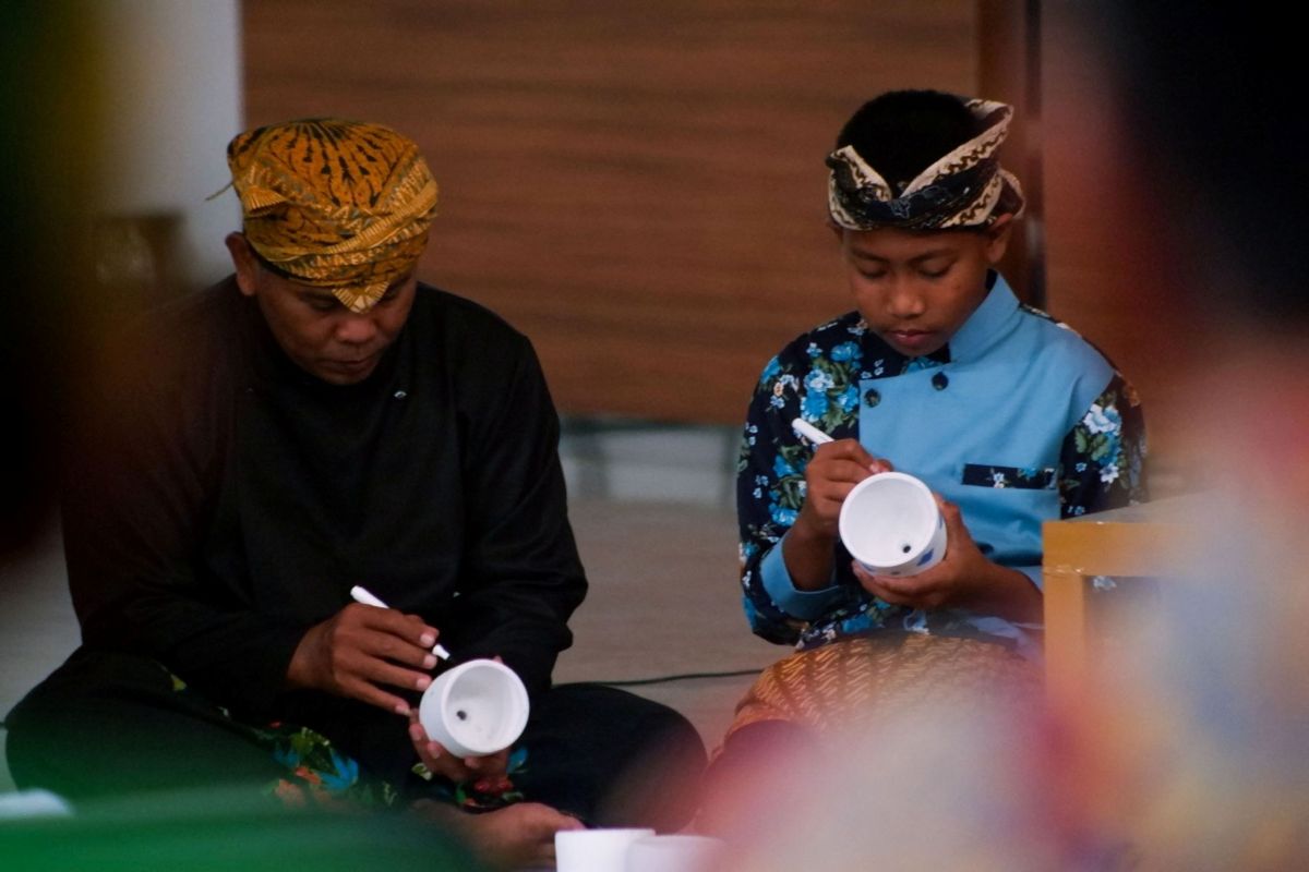 three-itb-alumni-perform-as-puppeteers-pstk-brings-javanese-arts-and-culture-to-life-throughamarta-binangun