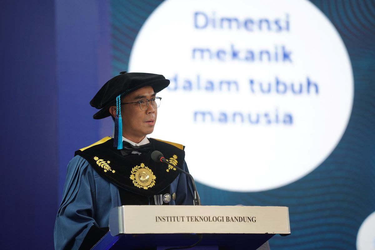 orasi-ilmiah-prof-sandro-mihradi-mekanika-untuk-kemanusiaan-transformasi-ilmu-mekanika-menjadi-teknologi-kesehatan-bagi-indonesia