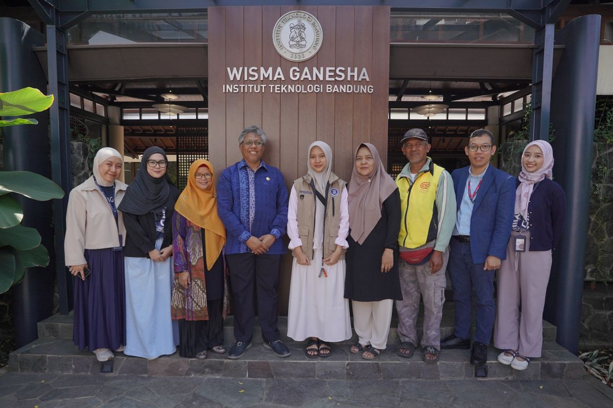 mutiara-putri-pedagang-tahu-keliling-diterima-berkuliah-di-itb