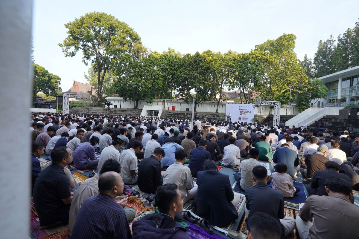 Mendiktisaintek Prof. Brian Yuliarto Jadi Khatib dan Imam Salat Iduladha di ITB Kampus Ganesha