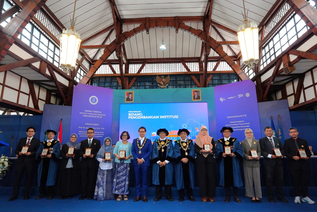 itb-anugerahkan-penghargaan-kepada-puluhan-dosen-berprestasi-pada-sidang-terbuka-dies-natalis-ke-67