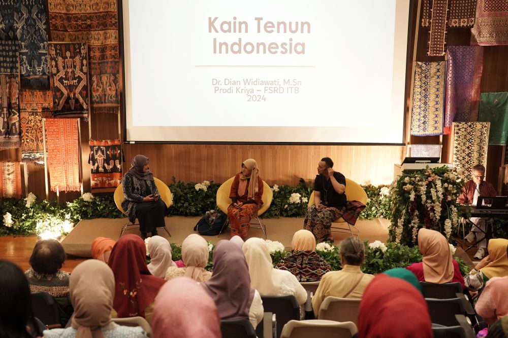 ikw-itb-gelar-peringatan-hari-ibu-lestarikan-budaya-tenun-nusantara-dan-pererat-silaturahmi