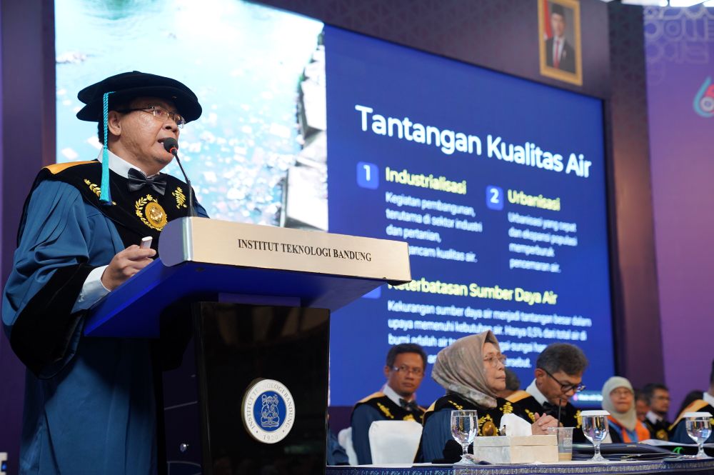 orasi-ilmiah-prof-herto-dwi-ariesyady-peran-komunitas-mikroorganisme-dalam-pengelolaan-lingkungan-air-secara-terintegrasi