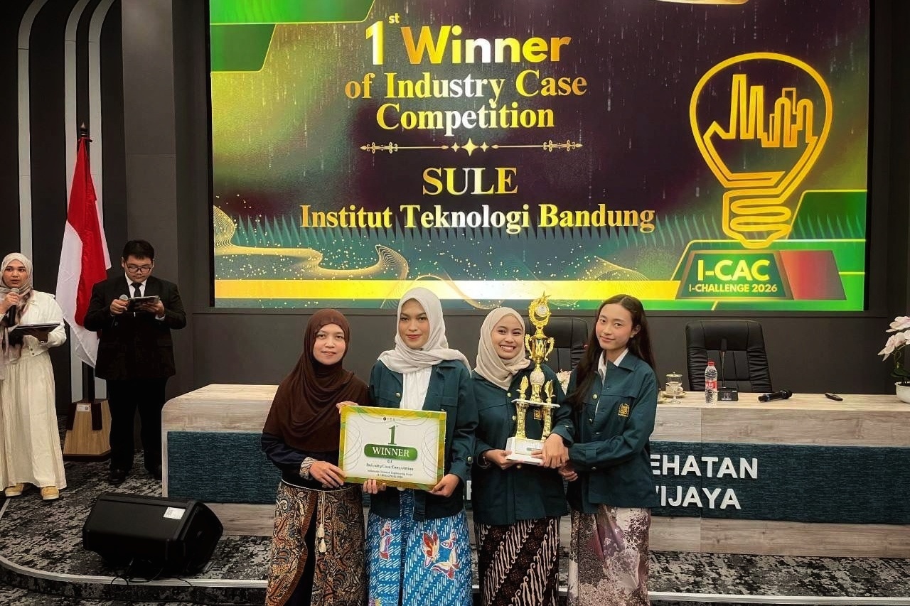 inovasi-tiga-mahasiswa-itb-ubah-limbah-batubara-jadi-material-baterai-ramah-lingkungan-raih-juara-1-kompetisi-nasional