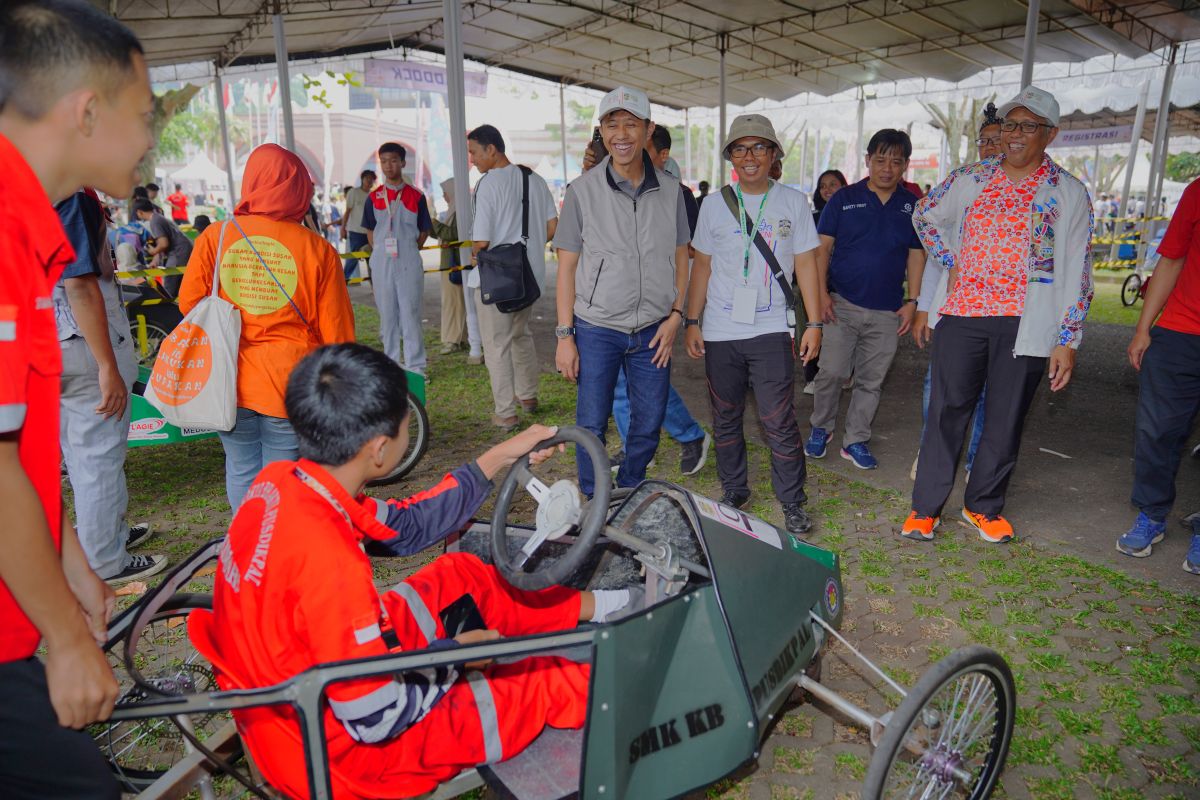 pasar-seni-itb-2025-dan-lomba-kereta-peti-sabun-jadi-ruang-kreativitas-dan-sportivitas