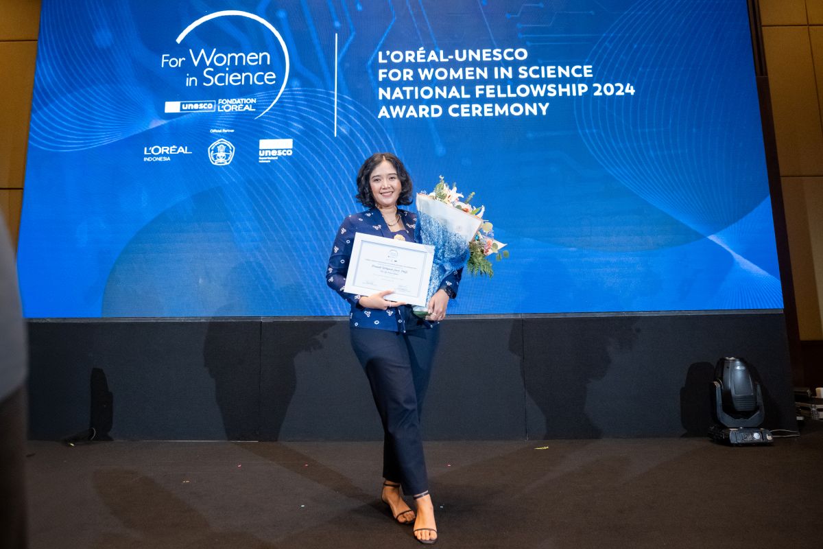 dosen-ftsl-itb-prasanti-widyasih-sarli-phd-terima-penghargaan-for-women-in-science-dari-loréal-unesco-2024