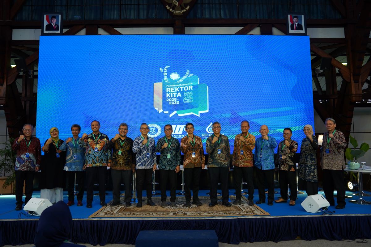 10-bakal-calon-rektor-itb-sampaikan-paparan-dalam-acara-ekspose-publik