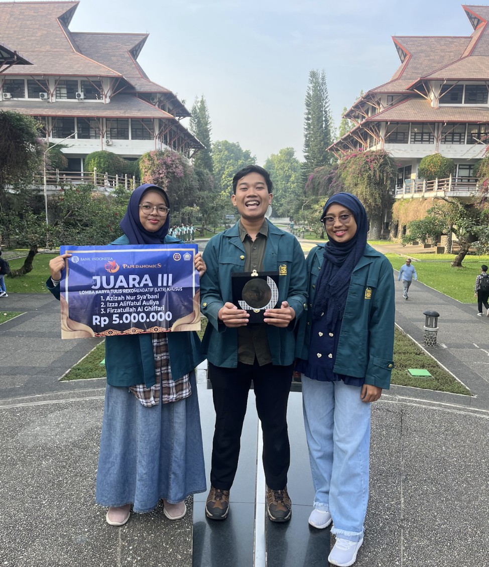 itb-students-solar-power-research-introduces-location-needs-index-wins-third-place-at-lktr-papedanomics-2025